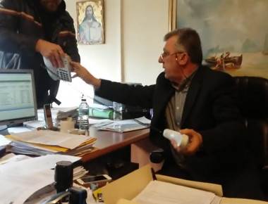 Στην δημοσιότητα το βίντεο από την έφοδο του Ρουβίκωνα στην ΔΟΥ Αγρινίου